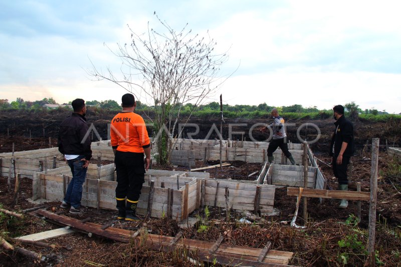 TEMUAN PONDASI BANGUNAN DI LAHAN KARHUTLA