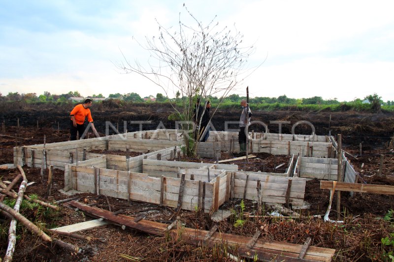 TEMUAN PONDASI BANGUNAN DI LAHAN KARHUTLA
