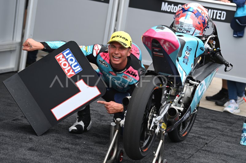 CARLOS TATAY REBUT POLE POSITION MOTO3