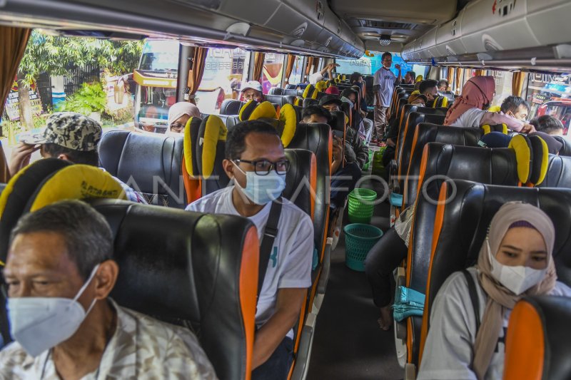 TASPEN BERANGKATKAN 12 BUS MUDIK GRATIS ANTARA Foto TASPEN BERANGKATKAN 12 BUS MUDIK GRATIS ANTARA Foto
