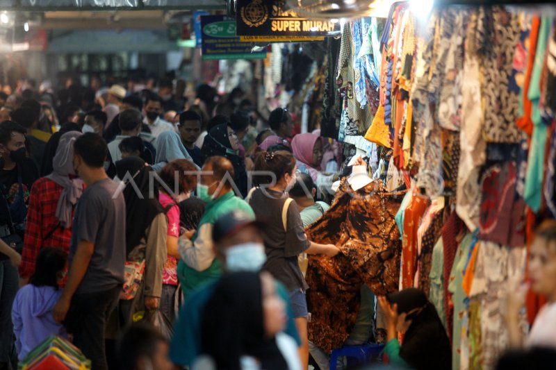 PASAR BERINGHARJO KEMBALI BUKA HINGGA MALAM HARI | ANTARA Foto