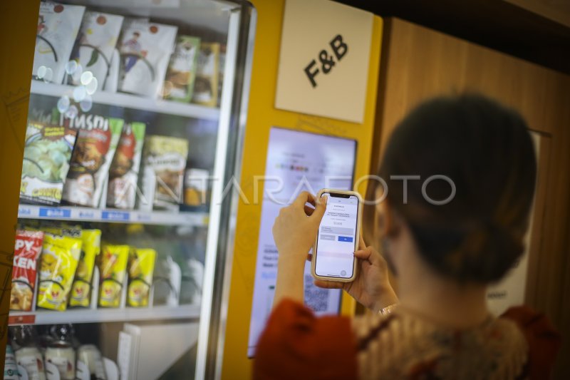 PELUNCURAN SMART VENDING MACHINE UNTUK PRODUK UMKM | ANTARA Foto