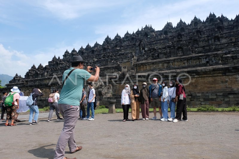 Rencana Kenaikan Tarif Naik Ke Bangunan Candi Borobudur Antara Foto