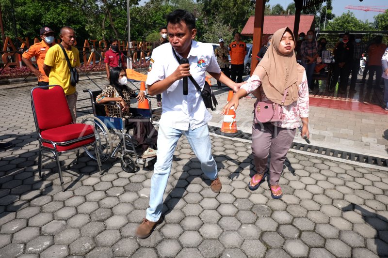SIMULASI PENANGANAN BENCANA DI SOLO