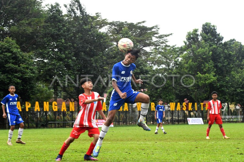 KOMPETISI SEPAK BOLA USIA MUDA DI BOGOR | ANTARA Foto