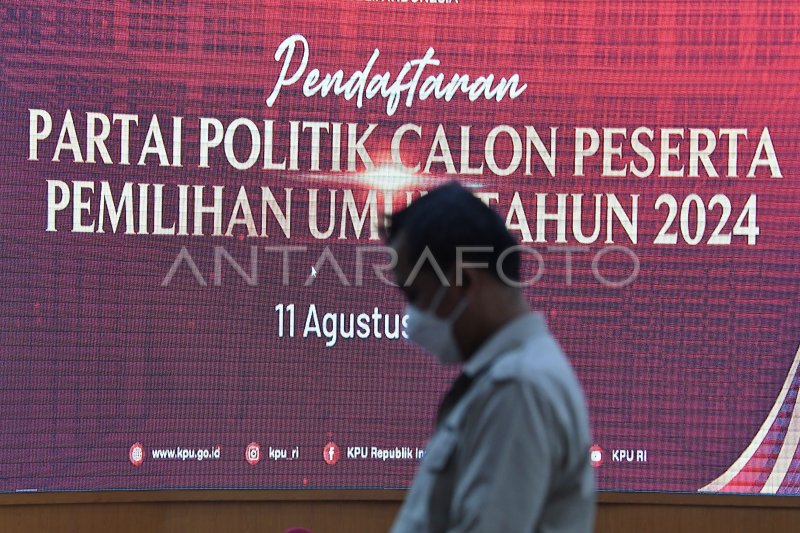 PENAMBAHAN PARPOL CALON PESERTA PEMILU 2024 | ANTARA Foto