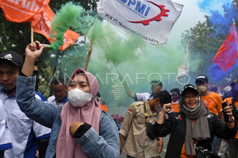 BURUH JAKARTA TUNTUT UMP NAIK | ANTARA Foto