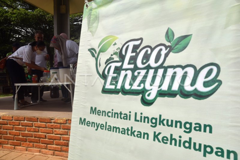 Sosialisasi Dan Edukasi Pembuatan Eco Enzyme Antara Foto