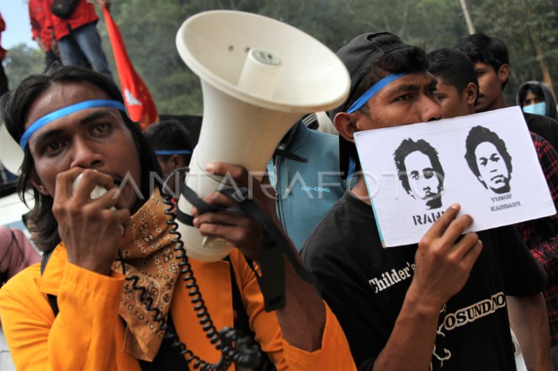 AKSI MENGENANG KEMATIAN DUA MAHASISWA DI KENDARI | ANTARA Foto