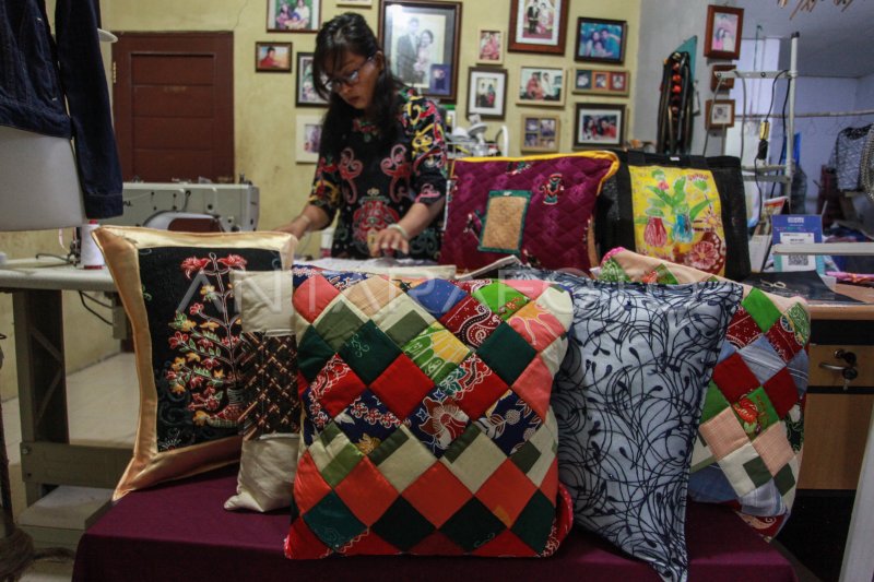 PRODUKSI KERAJINAN DARI KAIN PERCA BATIK KALTENG