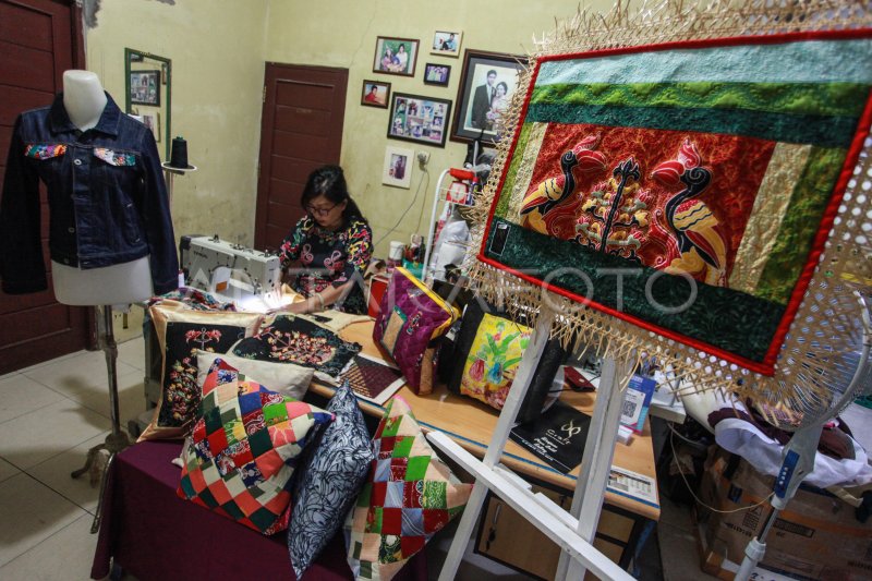 PRODUKSI KERAJINAN DARI KAIN PERCA BATIK KALTENG