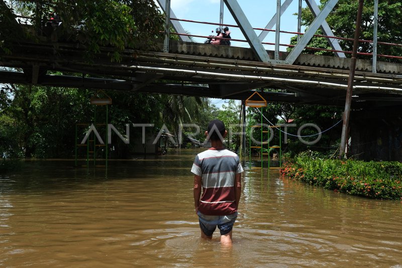 Status Tanggap Darurat Banjir Di Sintang Antara Foto