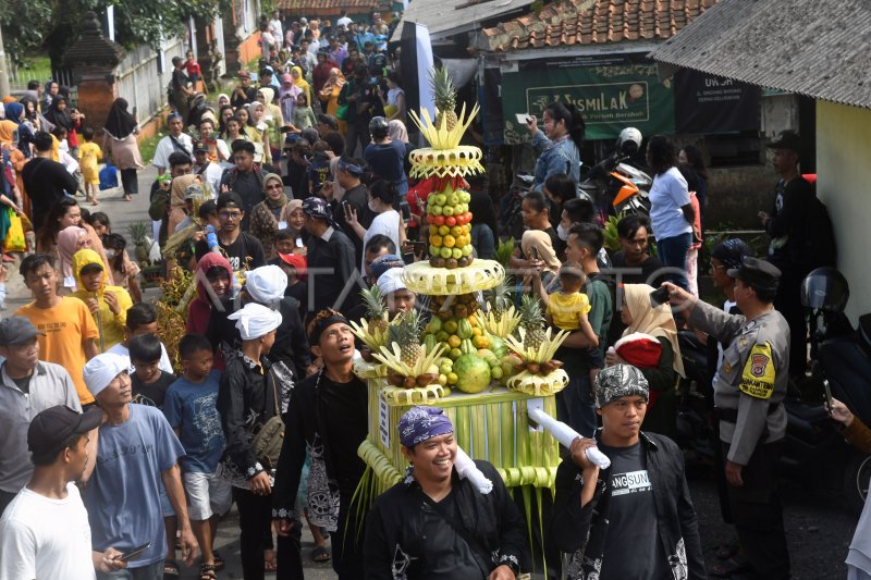 TRADISI SEREN TAUN DI KAMPUNG BUDAYA SINDANG BARANG BOGOR | ANTARA Foto