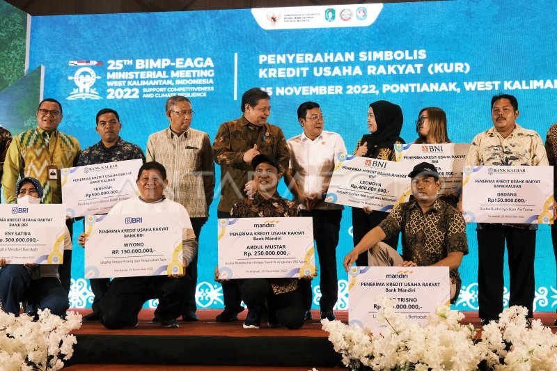 REALISASI PENYALURAN KREDIT USAHA RAKYAT | ANTARA Foto