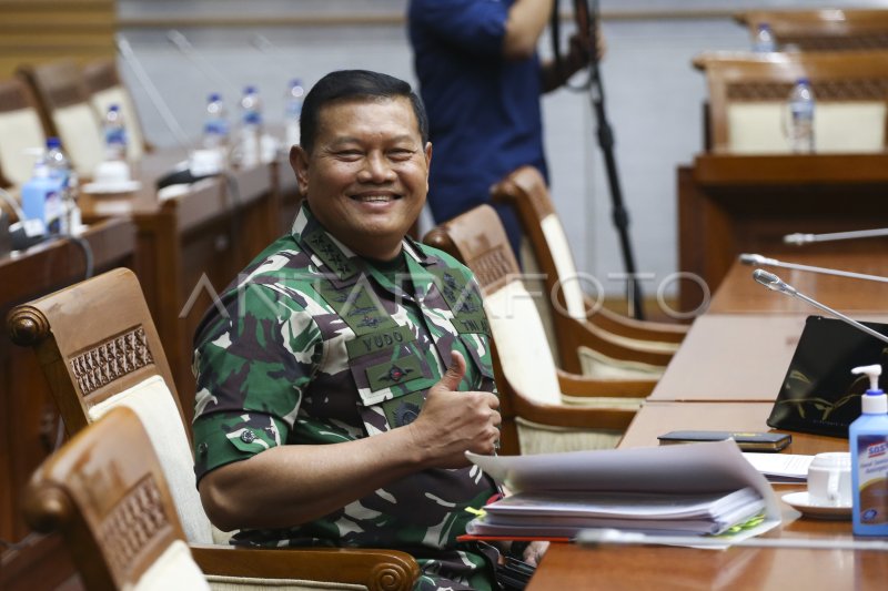 UJI KELAYAKAN DAN KEPATUTAN CALON PANGLIMA TNI | ANTARA Foto