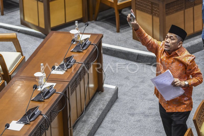 DPR SAHKAN RKUHP MENJADI UU | ANTARA Foto