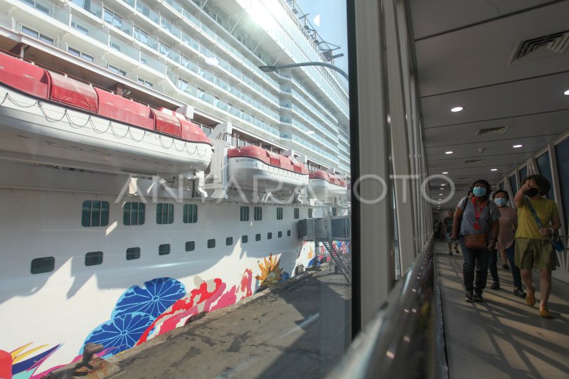 Kapal Pesiar Genting Dream Singgah Di Surabaya Antara Foto 4062