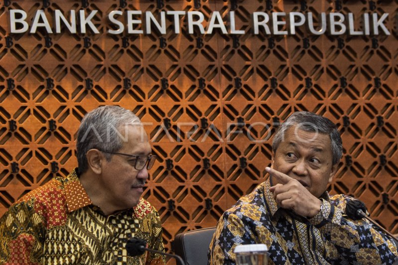 BANK INDONESIA NAIKAN SUKU BUNGA ACUAN | ANTARA Foto