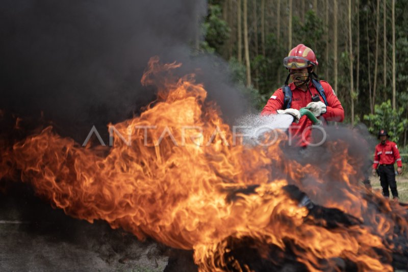 Simulasi Pemadaman Kebakaran Hutan Dan Lahan Antara Foto 6836