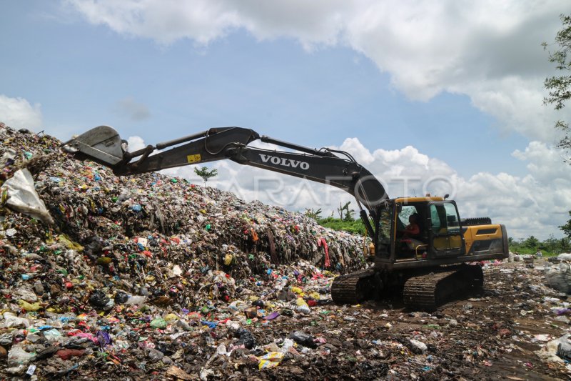 TARGET PENGURANGAN SAMPAH DI PALANGKA RAYA | ANTARA Foto