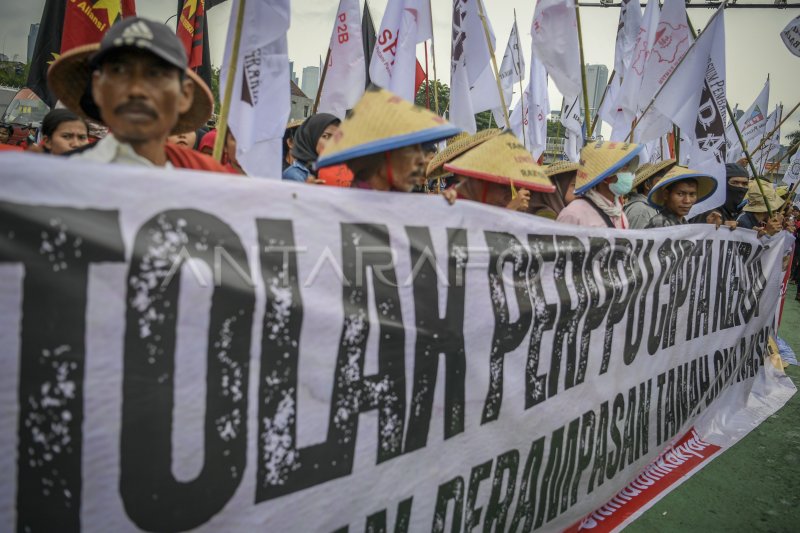 UNJUK RASA TOLAK PERPPU CIPTA KERJA | ANTARA Foto