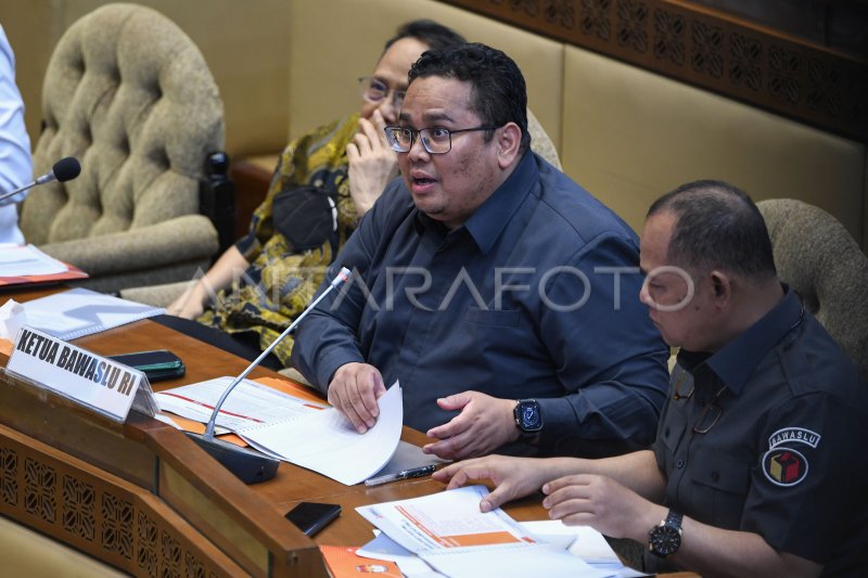 RAPAT PENANGANAN DUGAAN PELANGGARAN ADMINISTRASI PEMILU | ANTARA Foto