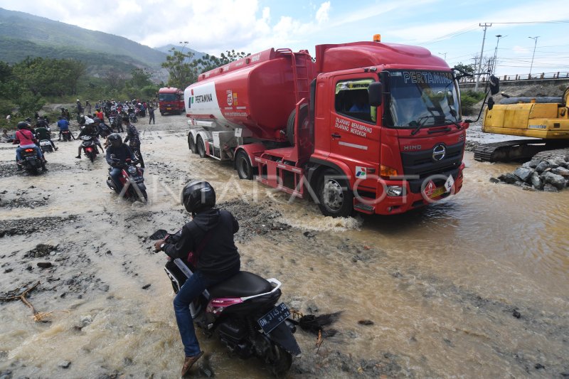 DISTRIBUSI BBM PERTAMINA | ANTARA Foto