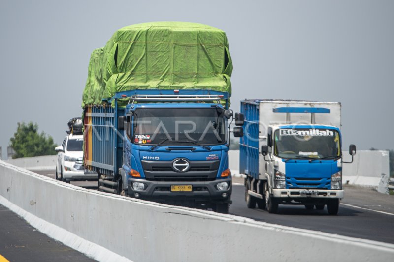 H-5 TRUK DILARANG MELINTAS DI JALUR MUDIK | ANTARA Foto