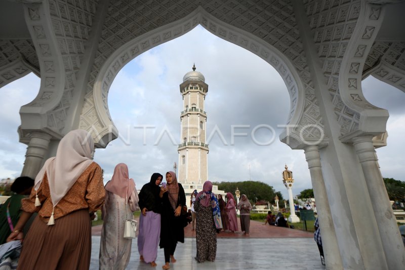 Wisata Religi Masjid Baiturrahman Aceh Antara Foto 8070