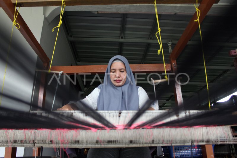 PERCEPATAN PENYALURAN KUR KLASTER 2023 | ANTARA Foto