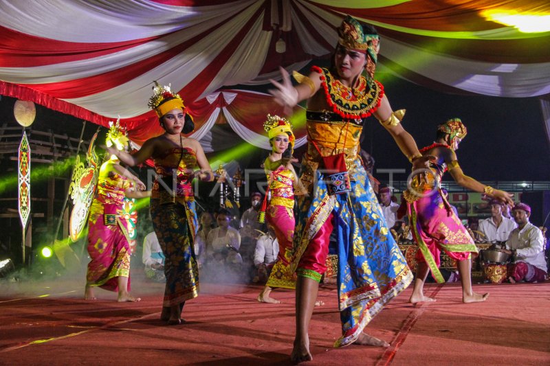 PERTUNJUKAN PALANGKA RAYA MENARI