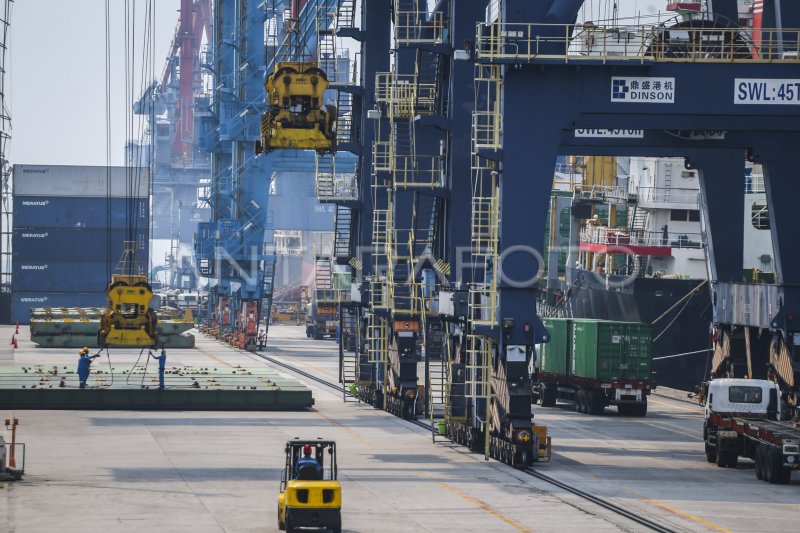 Neraca Perdagangan Indonesia April 2023 Surplus | ANTARA Foto