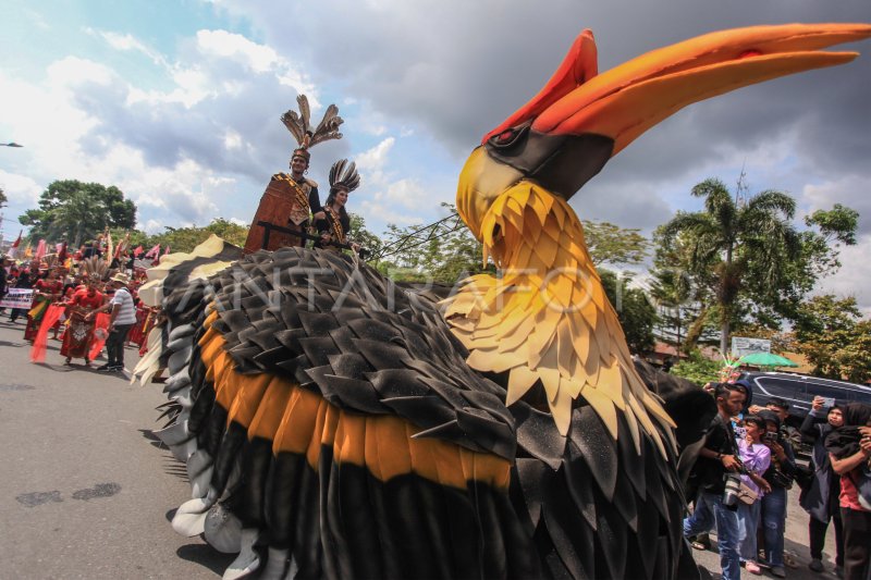 Parade karnaval Festival Budaya Isen Mulang 2023