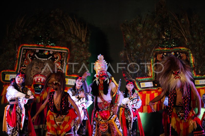 Pertunjukan reog dan jaranan di Surabaya