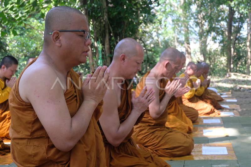 Ritual Dharmayatra Adi Buddha Puja di Borobudur