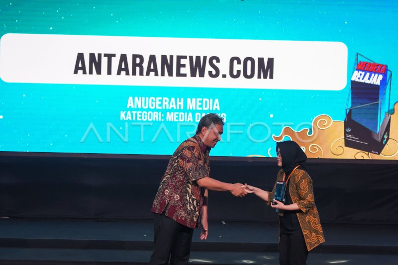 Kantor Berita Antara Raih Penghargaan Dari Kemendikbudristek Antara Foto 4700