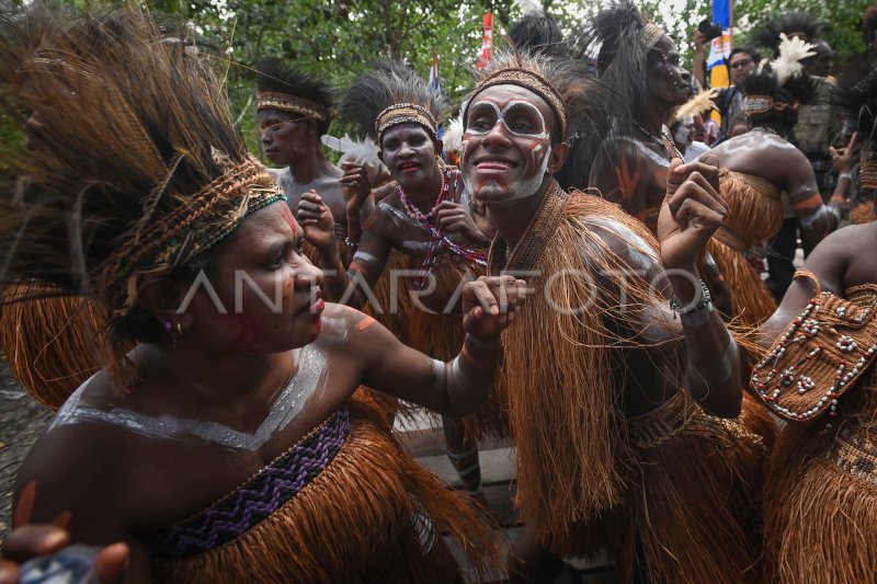 Masyarakat Suku Asmat Di Papua Selatan Antara Foto