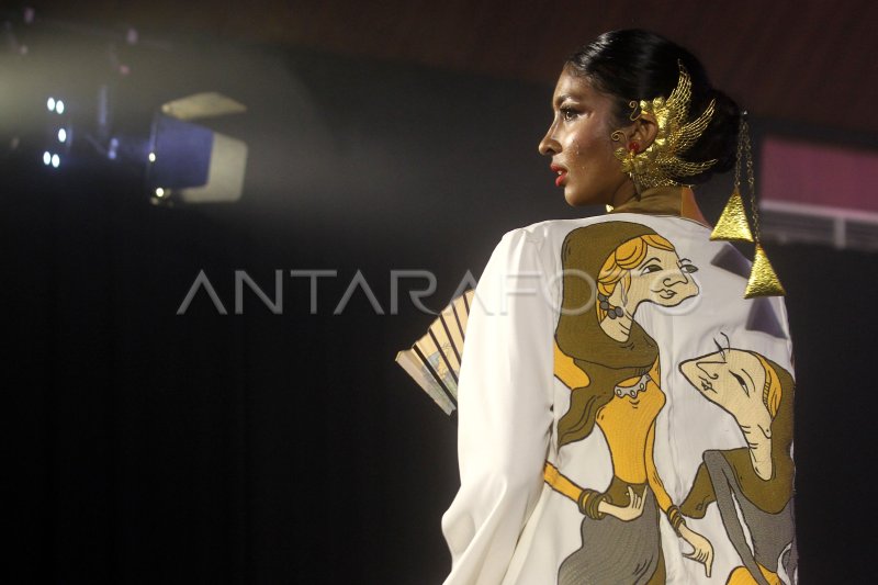 Peragaan Busana Bermotif Wayang Beber Di Malang | ANTARA Foto