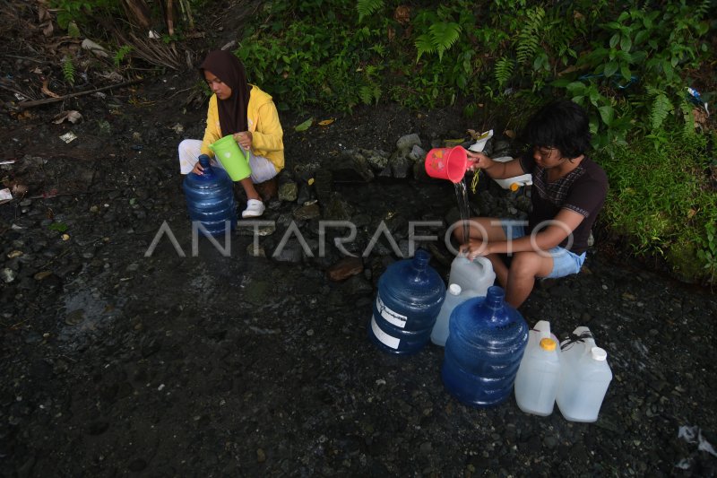 Kebutuhan Air Bersih Antara Foto