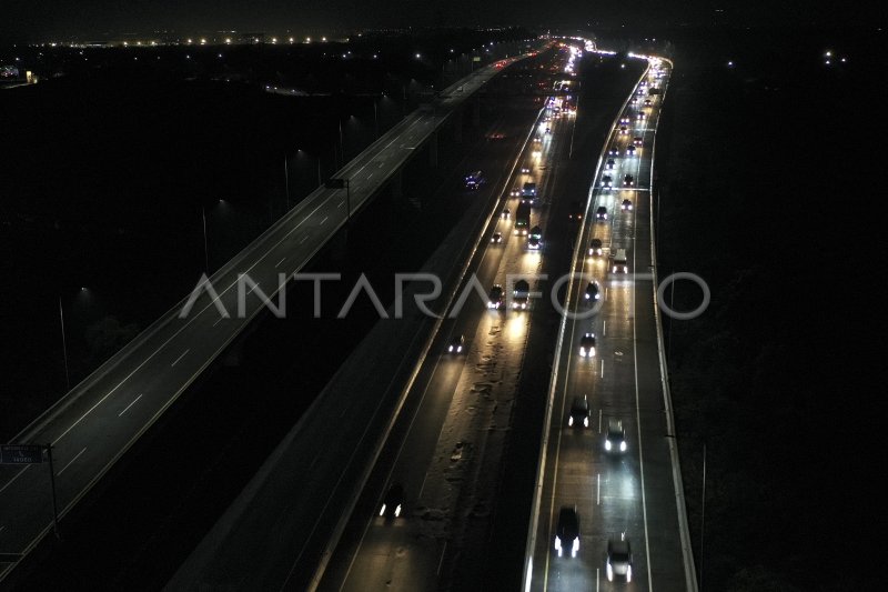 Jalan Tol Jakarta Cikampek Ramai Lancar Antara Foto 7160