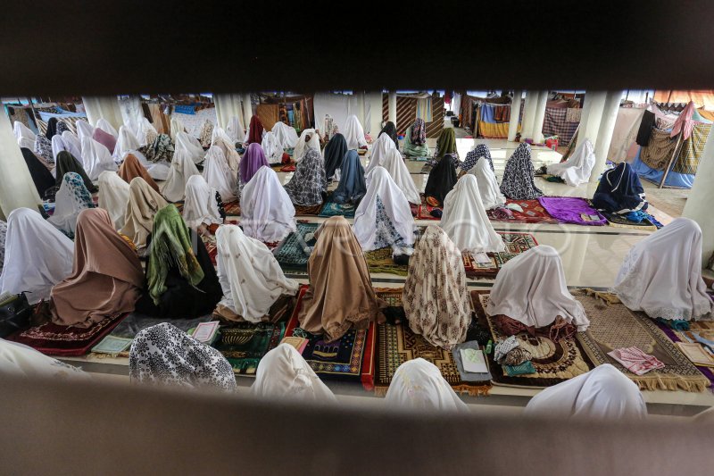 Jalan Sunyi Menuju Cahaya: Menjelajahi Arti dan Makna Alti Kata "Alleya"