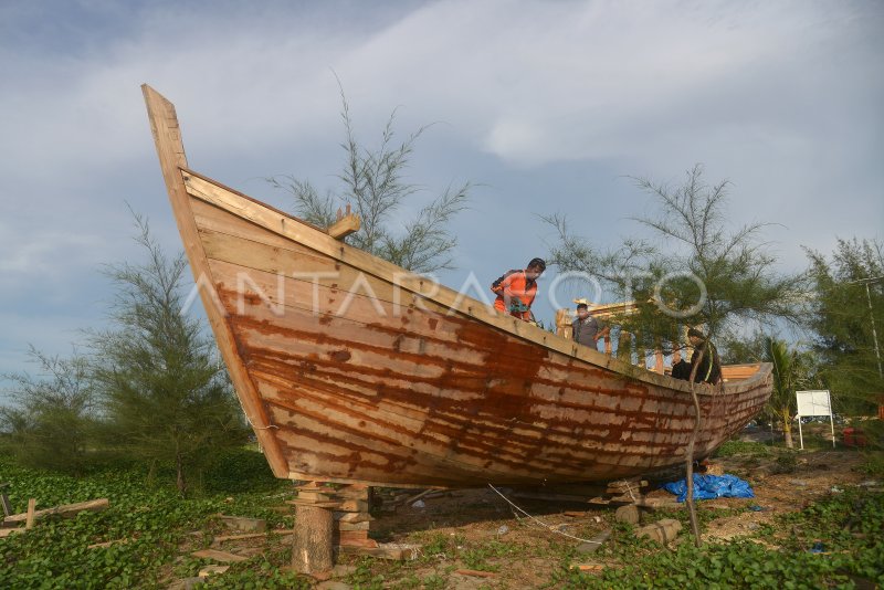 Pembuatan Kapal Kayu Nelayan Antara Foto Pembuatan Kapal Kayu Nelayan Antara Foto