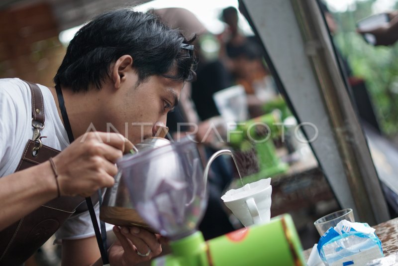 LOMBA MERACIK KOPI KELOMPOK USAHA BERSAMA | ANTARA Foto