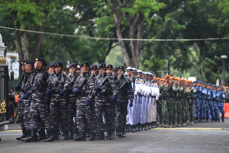 UPACARA HUT KE-77 TNI | ANTARA Foto