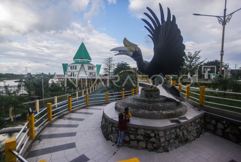 PENUTUPAN TEMPAT DESTINASI WISATA DI PALANGKARAYA | ANTARA Foto