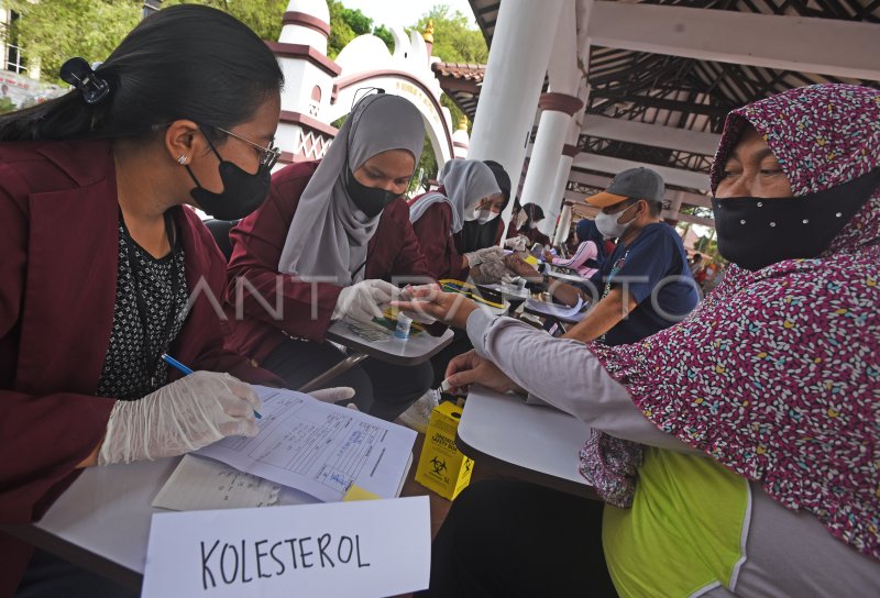 PENGOBATAN GRATIS UNTUK CEGAH PANDEMI BERKEPANJANGAN | ANTARA Foto