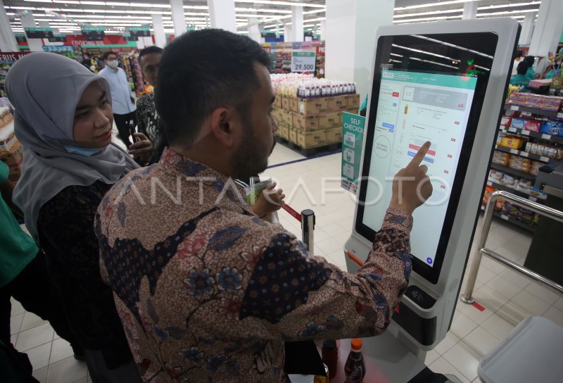 SUPERMARKET SCAN AND GO HADIR DI TANGERANG | ANTARA Foto