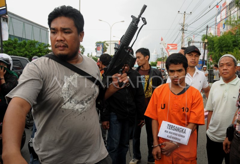 REKONSTRUKSI PENYERANGAN GENG MOTOR | ANTARA Foto