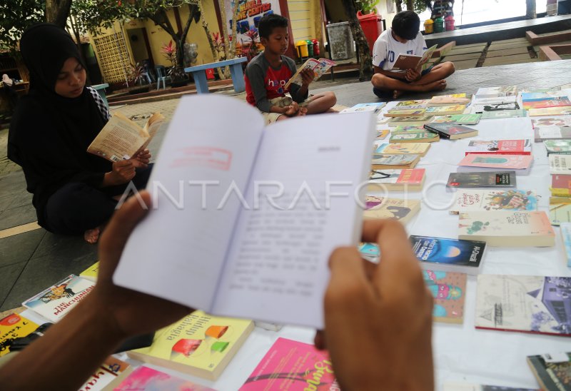 MENINGKATKAN MINAT BACA ANAK | ANTARA Foto