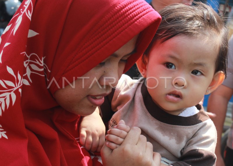 BALITA KORBAN SELAMAT KECELAKAAN MAUT | ANTARA Foto